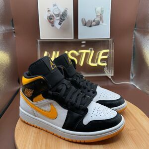 Nike Air Jordan Retro 1 Mid SE Black Laser Orange Women’s Sz 8.5